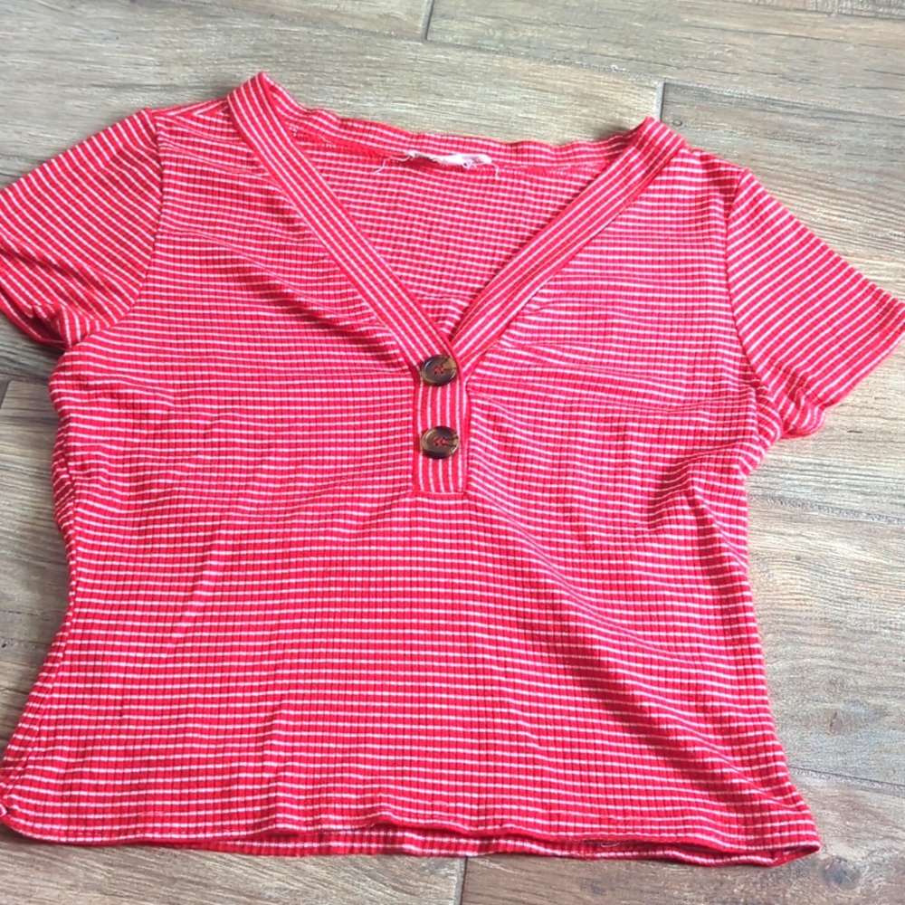 Red stripped crop tee